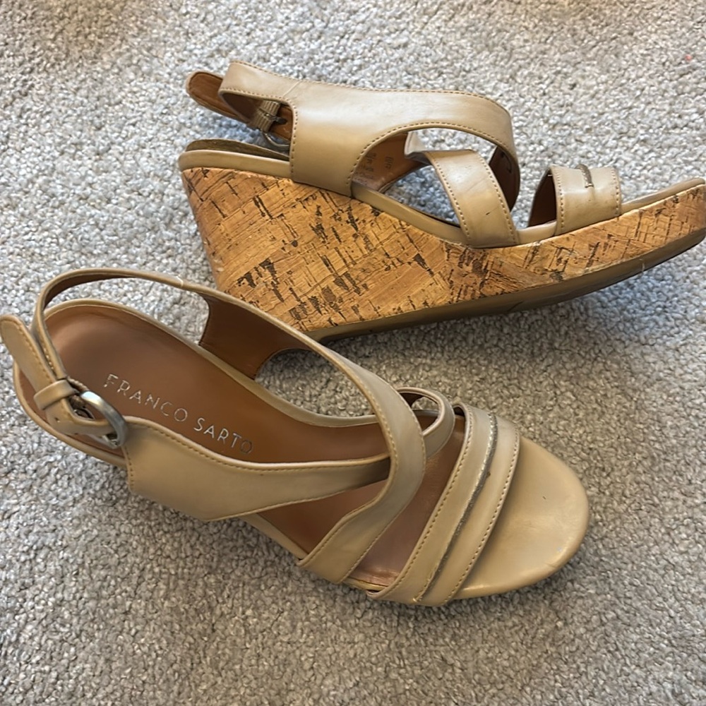 Nude wedges